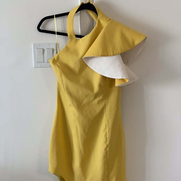 Yellow / Gold dress for day or night - Picture 1 of 6